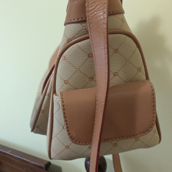 Elegant Tan and Cream Handbag - Picture 6 of 10